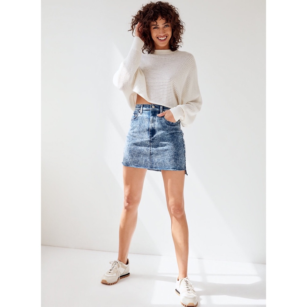 Aritzia Wilfred Free cut off high waisted raw edge denim jean skirt size 6